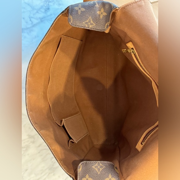 Louis Vuitton Monogram Abbesses Messenger Bag - Picture 4 of 16